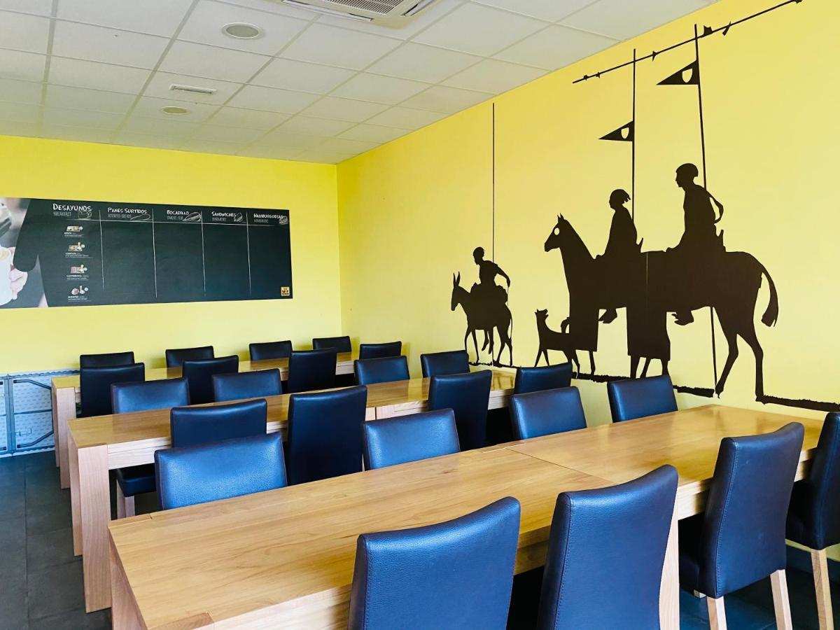 Cruce De Caminos Arzua Hostel Екстериор снимка