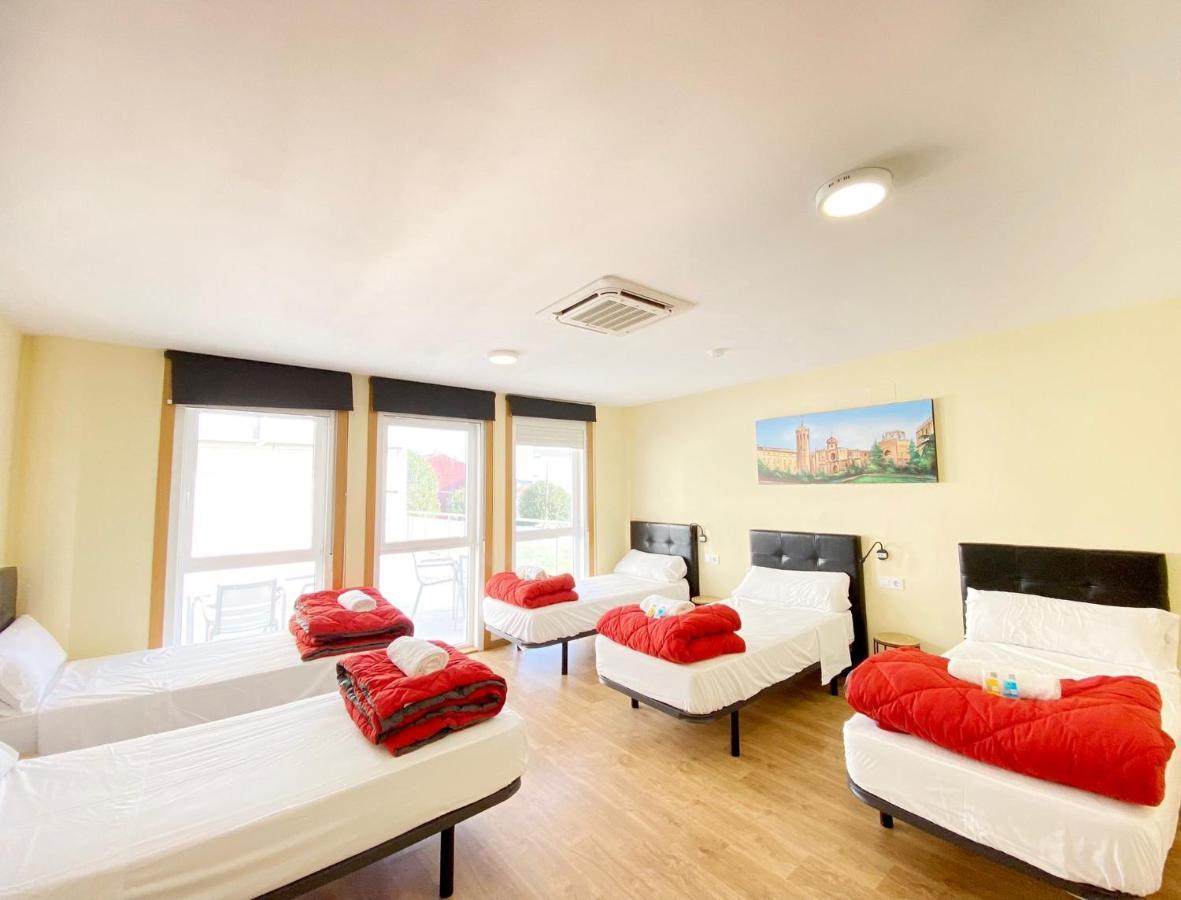Cruce De Caminos Arzua Hostel Екстериор снимка