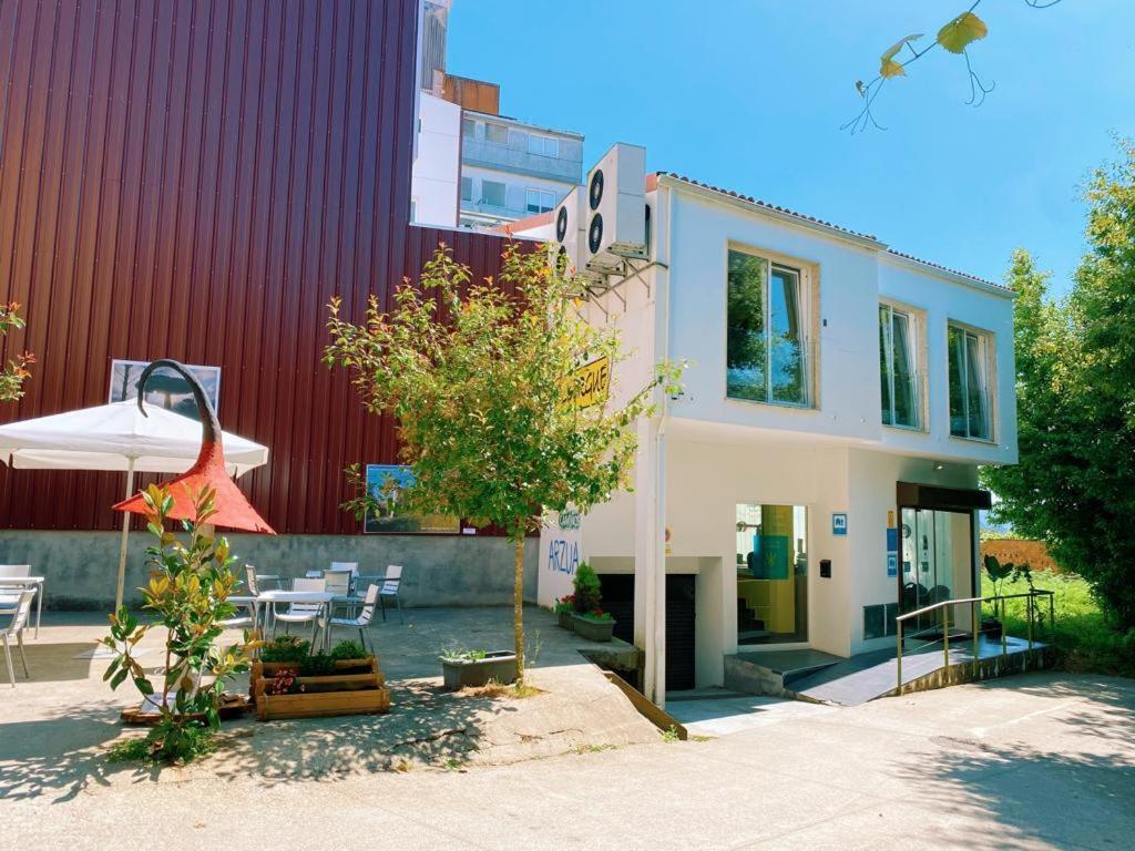 Cruce De Caminos Arzua Hostel Екстериор снимка